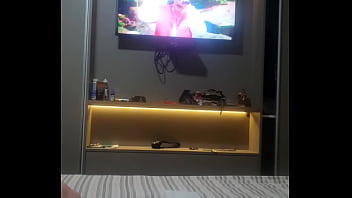 Moreninha puta rebolando a raba gigante