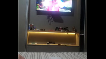 Moreninha puta rebolando a raba gigante