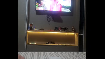 Moreninha puta rebolando a raba gigante