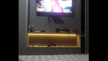 Moreninha puta rebolando a raba gigante