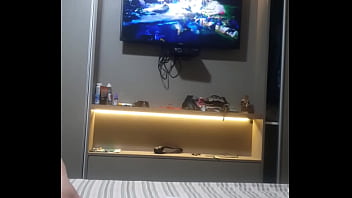 Moreninha puta rebolando a raba gigante