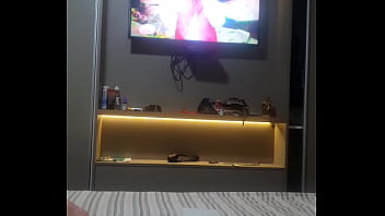 Moreninha puta rebolando a raba gigante