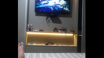 Moreninha puta rebolando a raba gigante