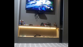 Moreninha puta rebolando a raba gigante