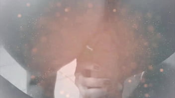 Gostosa bate uma na praia