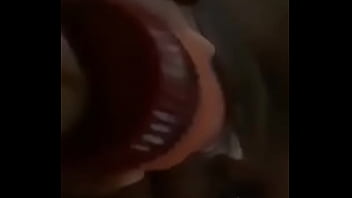 Loca porque quiere gemir rico