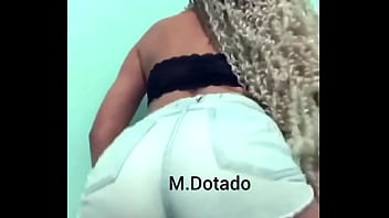 Novinha dançando