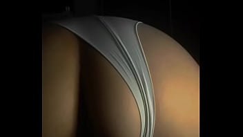 Madrasta com calcinha de lado filmada por câmera escondida pelo enteado a gostosa asmr no dogging