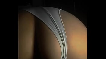 Madrasta com calcinha de lado filmada por câmera escondida pelo enteado a gostosa asmr no dogging