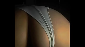 Madrasta com calcinha de lado filmada por câmera escondida pelo enteado a gostosa asmr no dogging