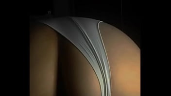 Madrasta com calcinha de lado filmada por câmera escondida pelo enteado a gostosa asmr no dogging