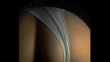 Madrasta com calcinha de lado filmada por câmera escondida pelo enteado a gostosa asmr no dogging