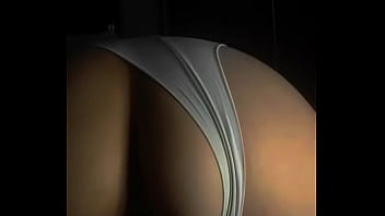 Madrasta com calcinha de lado filmada por câmera escondida pelo enteado a gostosa asmr no dogging