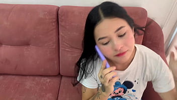 Me Aprovecho Mientras La Puta De Mi Hermanastra Habla Por Llamada Con Su Novio Le Doy Una Buena Cogida Y Me Vengo Rico En Su Culo thumbnail
