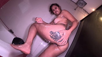 Tomando um banho com meus brinquedos especiais