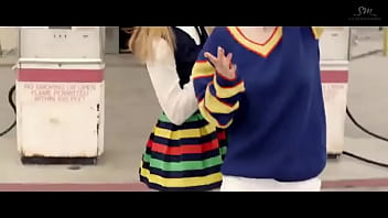 Suruba de lésbicas no meio do deserto