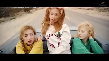 Suruba de lésbicas no meio do deserto