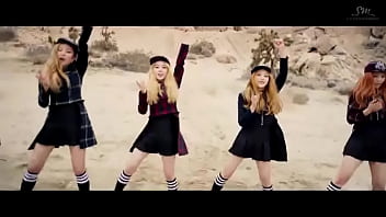 Suruba de lésbicas no meio do deserto