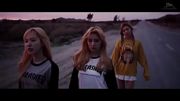 Suruba de lésbicas no meio do deserto