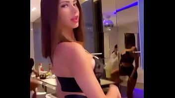 Safadinha do insta de bikini rebolando pra gente