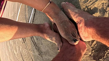 Solinhas molhadas na pés suadinhos que vão te deixar louco de tesão