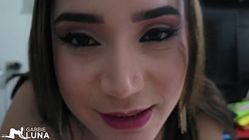 Novinha da bucetinha gulosa sentando no pirocão