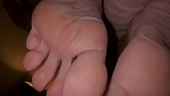 My 18 years old stepdauter opened webcam studio in her room and teach her friends how to anal winking