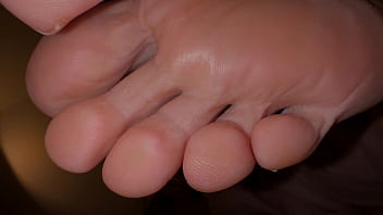 My 18 years old stepdauter opened webcam studio in her room and teach her friends how to anal winking