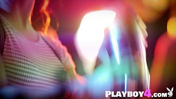 Sexy babe exposed sexy body and enjoyed hot posing