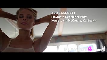 Sexy babe exposed sexy body and enjoyed hot posing