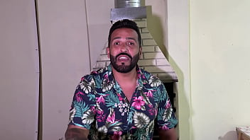 A ninfeta de 19 anos fodendo o cu e a bucetinha rosa completo no red