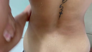 Mi Hermanastra Pequeña Me Obliga A Compartir Ducha Y Se Me Antoja Meterle Duro Mi Gran Polla Hasta Hacerme Venir Adentro De Ella thumbnail