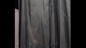 Um homem entro dentro vestuário de uma loja e me fodeu todinha com vontade sem camisinha