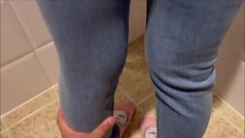 キッチンカーの中でエプロン姿の彼女とハメハメするカップル