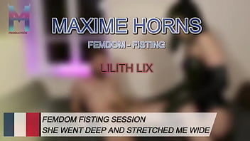 Elle m’a ouvert le cul avec sa main jusqu’à ce que je supplie fisting brutal sensuel animal filmé au plus