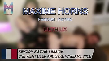 Elle m’a ouvert le cul avec sa main jusqu’à ce que je supplie fisting brutal sensuel animal filmé au plus