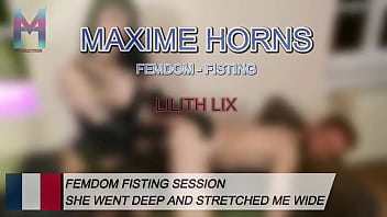 Elle m’a ouvert le cul avec sa main jusqu’à ce que je supplie fisting brutal sensuel animal filmé au plus