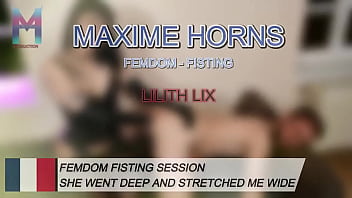 Elle m’a ouvert le cul avec sa main jusqu’à ce que je supplie fisting brutal sensuel animal filmé au plus