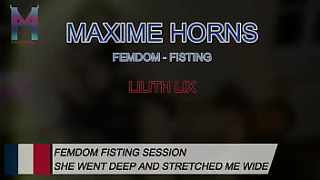 Elle m’a ouvert le cul avec sa main jusqu’à ce que je supplie fisting brutal sensuel animal filmé au plus