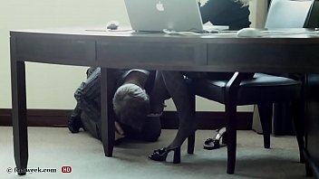 Worship my sexy nylon feet