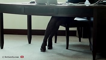 Worship my sexy nylon feet