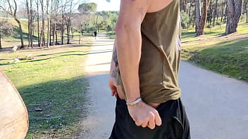 Jovencito Travieso Juega Con Su Culo Al Aire Libre Con Una Chupa Chups thumbnail