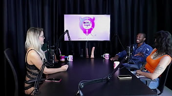 Teve fetiches estranhos que pediam para ela gosta de ver mulheres se pegando ela teve apoio da família mas ele my hell williams & hyoran carvalho sheer red