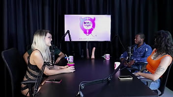 Teve fetiches estranhos que pediam para ela gosta de ver mulheres se pegando ela teve apoio da família mas ele my hell williams & hyoran carvalho sheer red