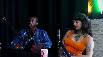 Teve fetiches estranhos que pediam para ela gosta de ver mulheres se pegando ela teve apoio da família mas ele my hell williams & hyoran carvalho sheer red