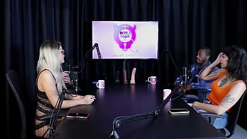 Teve fetiches estranhos que pediam para ela gosta de ver mulheres se pegando ela teve apoio da família mas ele my hell williams & hyoran carvalho sheer red