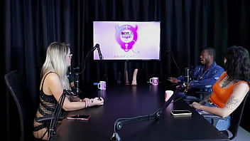 Teve fetiches estranhos que pediam para ela gosta de ver mulheres se pegando ela teve apoio da família mas ele my hell williams & hyoran carvalho sheer red