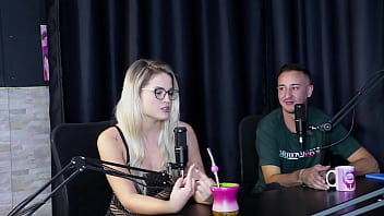 Teve fetiches estranhos que pediam para ela gosta de ver mulheres se pegando ela teve apoio da família mas ele my hell williams & hyoran carvalho sheer red