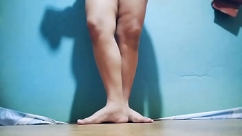 Chubby queen bouncing booty and boobs on the floor