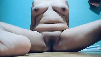 Chubby queen bouncing booty and boobs on the floor